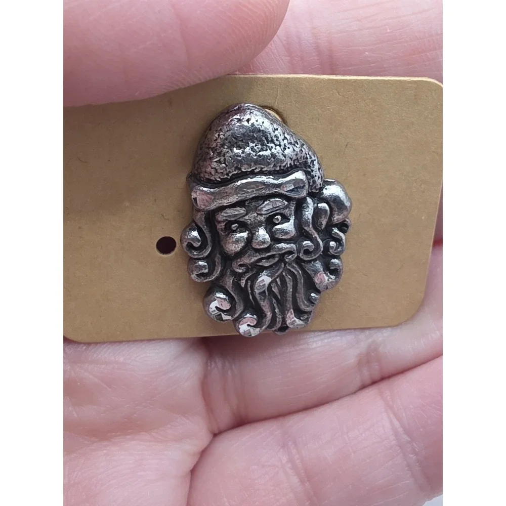 Pewter Diamond Cut Santa Claus Lapel Pin
